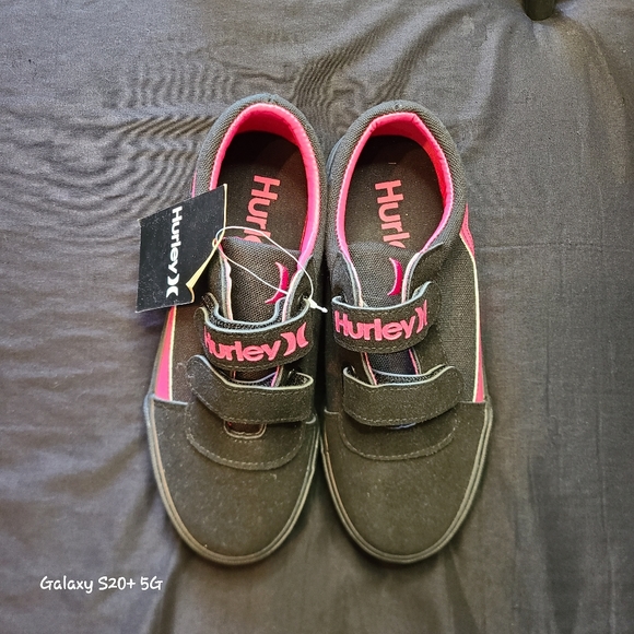 Hurley - Picture 2 of 7